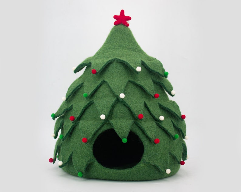 Handmade Wool Christmas Tree Cat Cave – 40 cm Holiday Felt Cat Bed