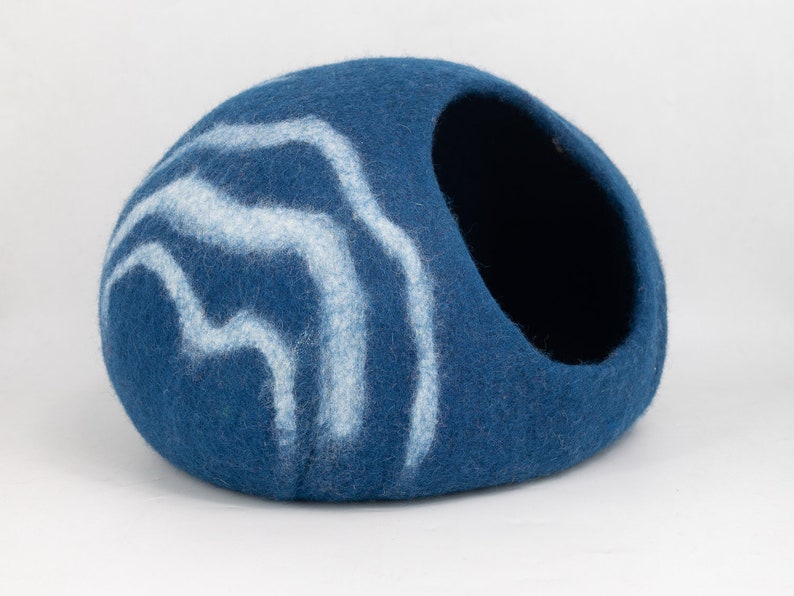 Handmade Wool Stripe Cat Cave Bed – 50 cm Felted Cat House in Neutral Tones