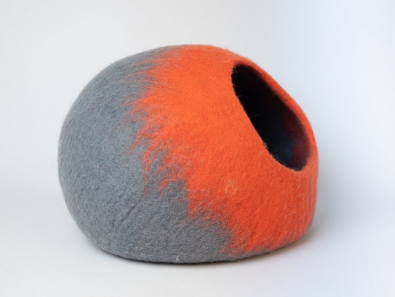 Handmade Wool Cat Cave Bed – 50 cm Orange & Grey Eco‑Friendly Felt House for Cats & Small Dogs