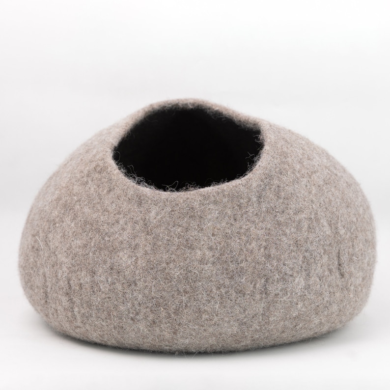 Handmade Wool Cat Cocoon Bed – 50 cm Felted Cave House for Cats