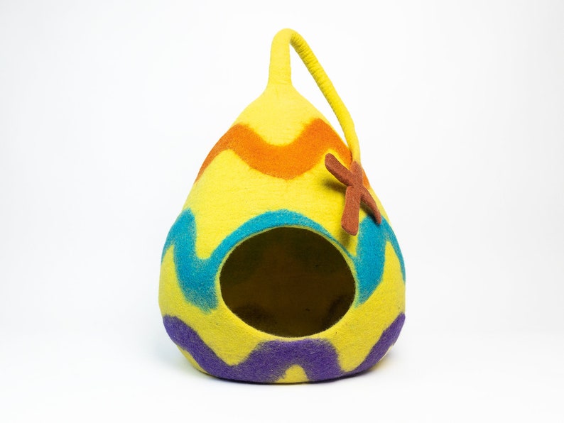 Handmade Wool Easter Egg Design Cat Cave – 50 cm Felt Cat Bed with Tail